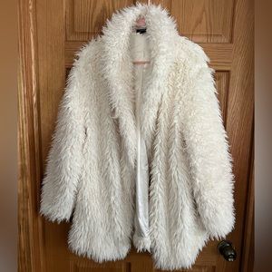 LIKE NEW! Torrid White Fur Jacket with Pockets, Size: 0